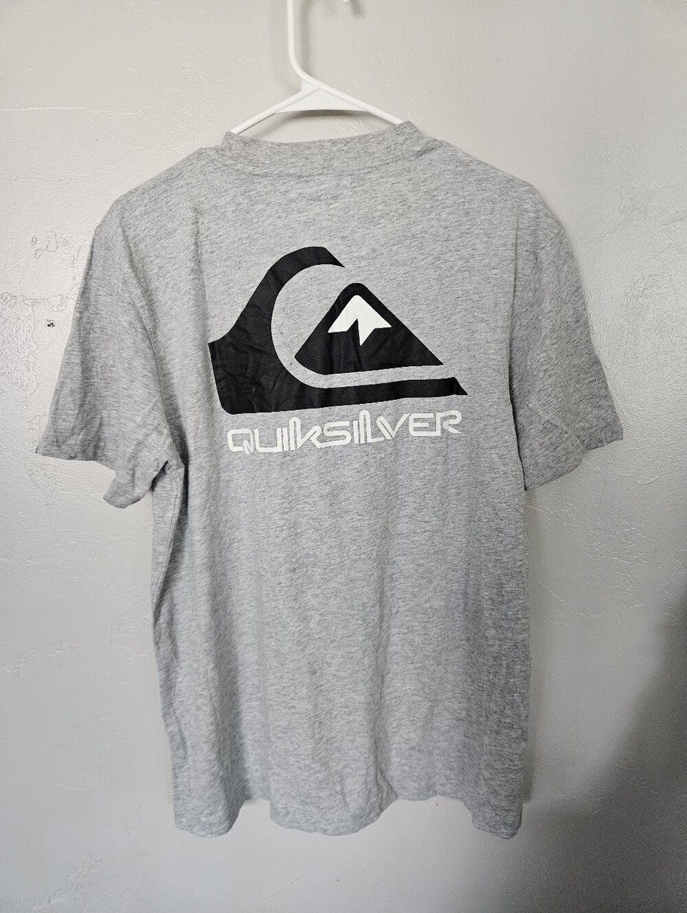 Quiksilver NWT Men's Medium Gray Logo T-Shirt Short Sleeve Graphic Tee